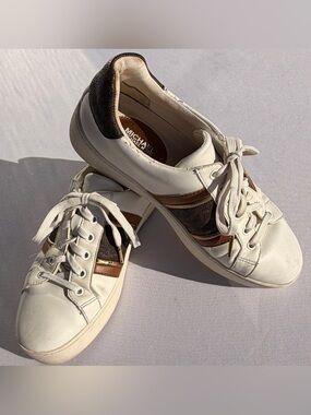Michael Kors “Poppy Stripe “8.5 Discontinued Style Rare